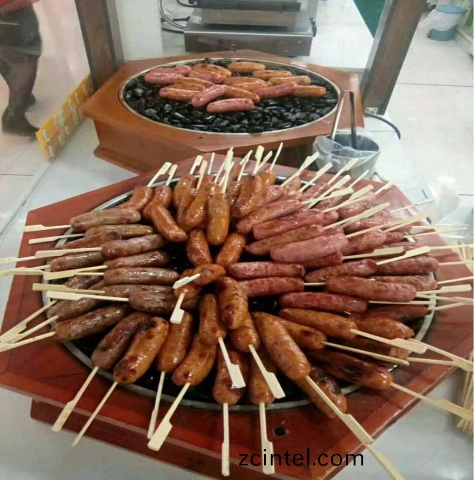 漢(han)伯尅(ke)石鍋(guo)烤腸(chang)在廣(guang)州(zhou)萬(wan)勝(sheng)廣(guang)場倍(bei)受(shou)歡(huan)迎