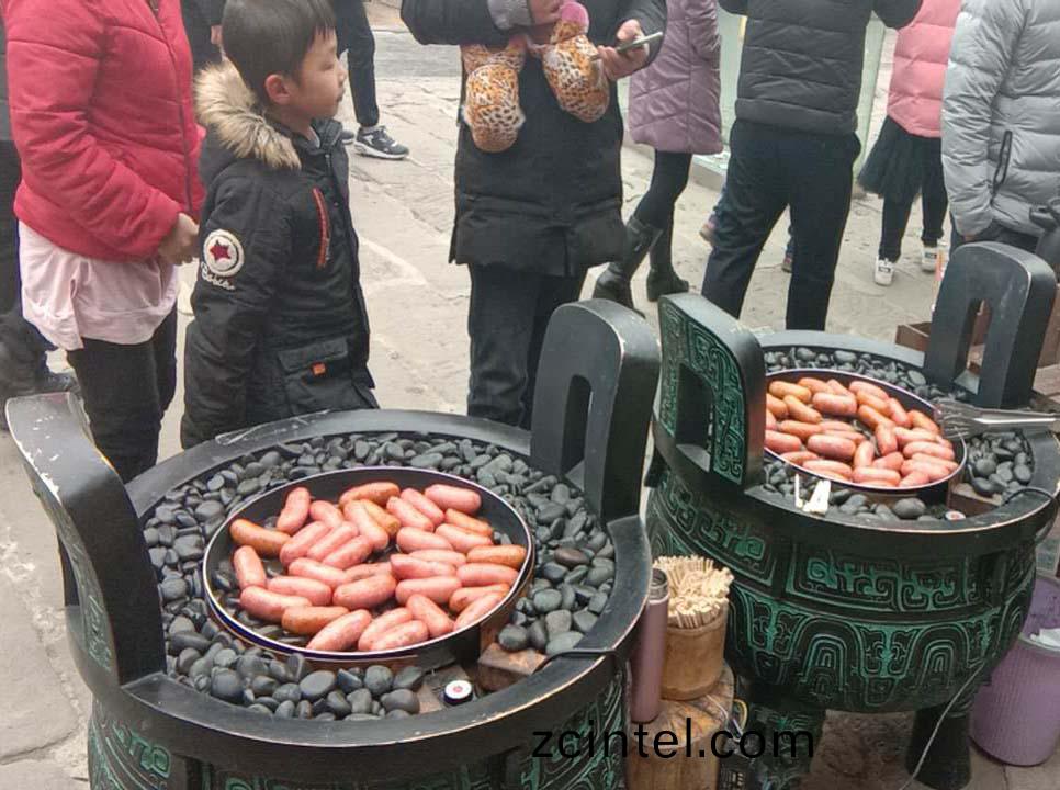 漢伯尅(ke)石鍋(guo)烤腸(chang)貴陽廟(miao)會(hui)倍(bei)受(shou)歡(huan)迎